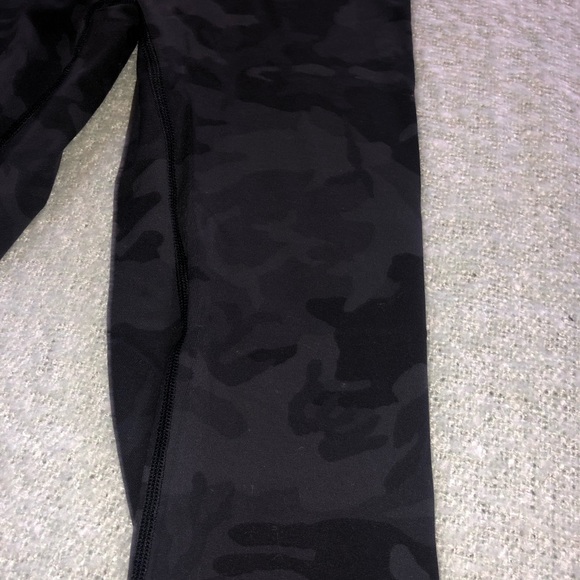 Black camo Lululemon Wunder under crop - Picture 3 of 6